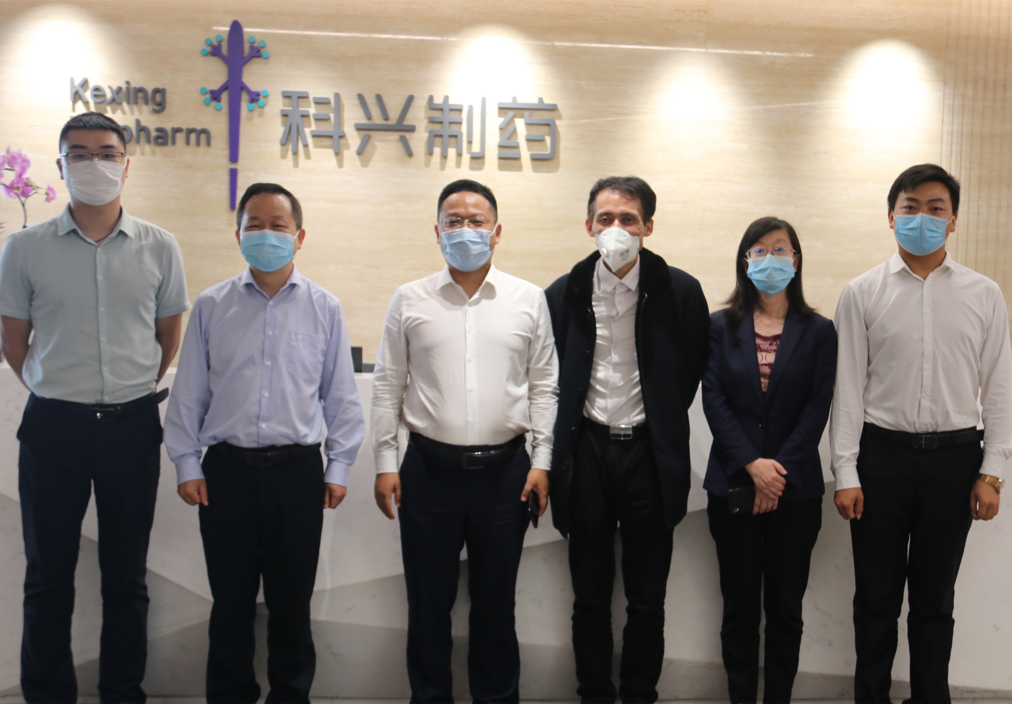 加快智能化建設(shè),促進(jìn)科興制藥高質(zhì)量增長——楚天科技執(zhí)行總裁曾凡云一行蒞臨科興制藥交流