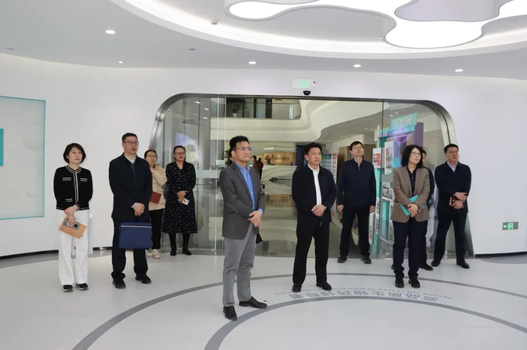 濟南市商務局領(lǐng)導一行蒞臨科興制藥參觀調(diào)研